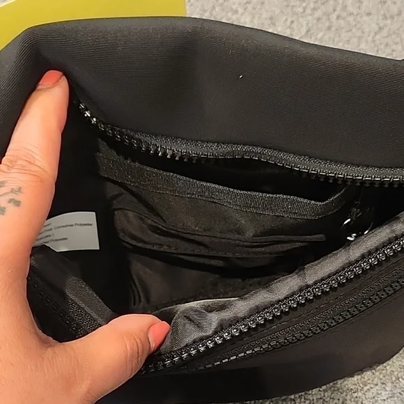 All in Motion Black Belt Bag - Picture 4 of 6